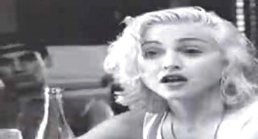 Skinula je bikini i strastveno domaći sexi filmovi se predaje momku na bazenu