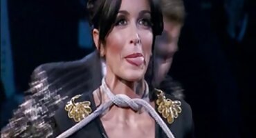 Djevojke ass maca i koriste veliki vibrator porno domaci za orgazam