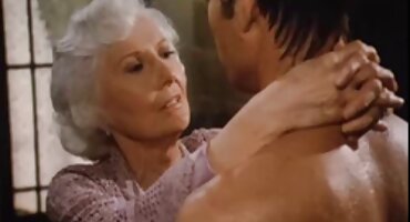 Skroman s ružičastim domaći erotski film vibrator u pukotine vijuga za privatni zapis