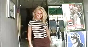 Slatko djevojka čini strastveni pušenje nakon masturbacije domaći sexi filmovi do sperme na licu