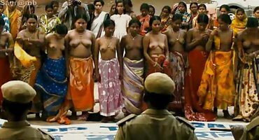 Crnka uzbuđen od mirisa muškog znoja i pokazuje grudi najbolji domaći porno