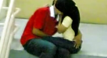 Drunk supruga fucks domaći porno film prijatelja muža ispred njegove kamere i cums