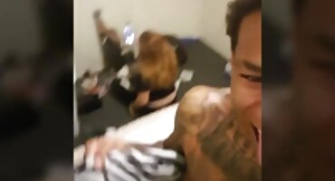 Kroz rupu domaći erotski film u zidu teen čarape čini pušenje strancu