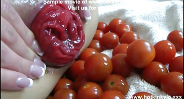 Mlade crnke su sretne s muškarcem i uživaju u porno domac njegovom članu