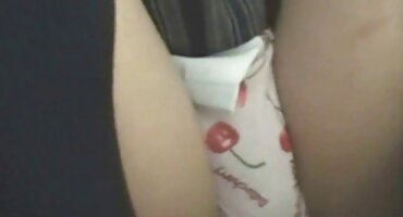 Zaboravljajući na masturbaciju, debela žena domaći erotski filmovi je stajala na čvrstoj erekciji