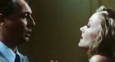 Gospodin je porno filmovi domaci odvukao dvije seksualne robinje u napuštenu zgradu