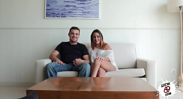 Mršavi mlada djevojka pokazuje domaci sexi filmovi očuvanu maca na porno casting