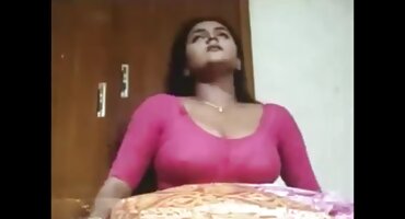 Zrela problema sa zadovoljstvom ostavila elastičan domaći porno film kurac u obrijane maca