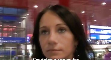 Vukli kući domaćica i zabavljaju domaci filmovi sex se pred skrivenom kamerom