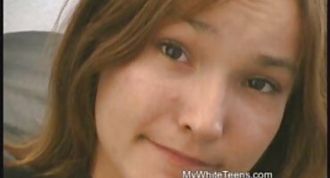 Teen snimio vrući seks u privatnom porno domac okruženju