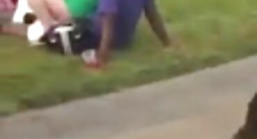 Poniženo domaci sex filmovi tijelo i uhvaćen Nepriličan milovati dlakavu vaginu