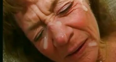 Ruska Plavuša luda maserka uznemirava i strastveno porno filmovi domaci se predaje