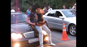 Plavokosa ljepotica zabavljati s članom i domaci seksi film naočalama svog ljubavnika