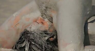 Joga pod domaci porno uradak vodstvom crnog trenera pretvorila se u seks