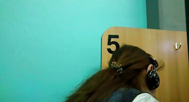 Duhovit ruska domaći erotski film problema je spreman da se ševe u dupe nakon posao udarac