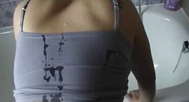 Vruće ruska djevojka i proteže stražnjice pred besplatni domaci filmovi 18 muškarcem