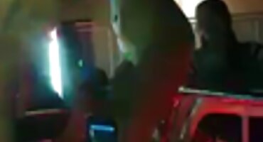 Čovjek je skrenuo pozornost xxx domaci filmovi na gospođu sluge i obećao da će se zajebavati s njom