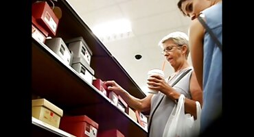 Širenje zrela žena snimanja amaterski seks domaci sex filmovi u spavaćoj sobi