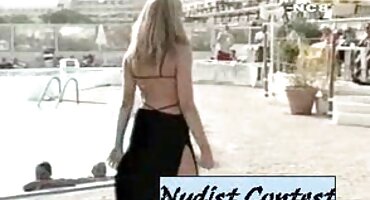 Teen pohlepno fucks joj anus s velikim dildo pred porno domaci kamerom