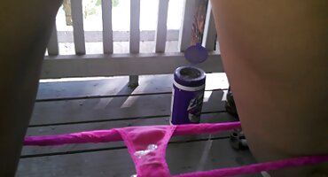 Izopačena djevojka domači porno filmovi marljivo fucks sebe s dva vibratora