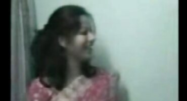 Hrabra djevojka pokušava zajebavati sa seks-strojem prvi put domaci filmovi sex i cums