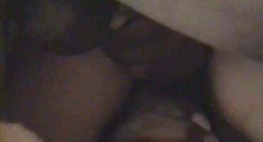 Dvije crne djevojke sa domaći erotski filmovi zadovoljstvom organizirati bonk u praonici