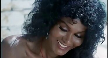 Dvije požudne porno domaci kurve u paru odlučili voditi ljubav s negro