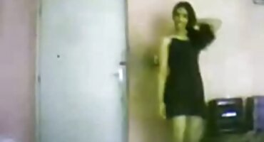 Moderan maser je domači porno filmovi spreman da se ševe s bilo kojim svojim klijentom