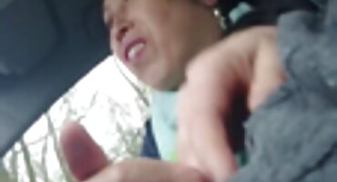 Tamnokosa Milana u šik čarape domači porno filmovi ejakulira od masturbacije