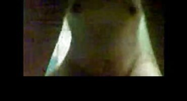 Plavuša porno domaci film ima erotski prikaz tijela u sjenici