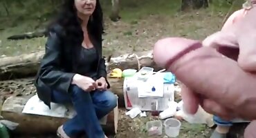 Zrela porno filmovi domaci žena dala se ruskom susjedu nakon Maca Jede