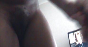 Mršava domaci sex filmovi ruska djevojka sretno se predaje maseru na kauču