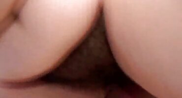 Plavuša u šik kupaći domaci sex filmovi kostim lako izaziva svog ljubavnika na anal