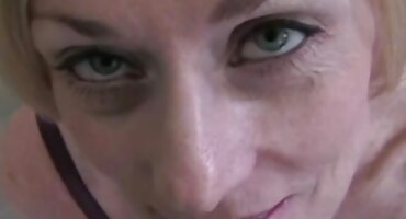 Drsko je izložio kurac ispred bujne Alure Jenson domaci porno 69 i jebeno joj