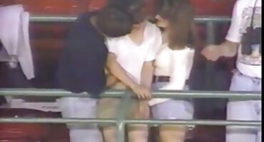 Prekrasna omogućuje uporni kurac film domaci porno prijatelja da uđe u anal