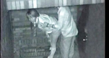 Koristeći omiljene domaći porno film igračke ani Butler masturbira u privatnom chatu