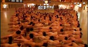 Djevojka umeće vibrator besplatni domaci filmovi 18 u međunožje i stimulira klitoris