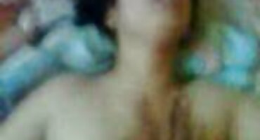 Zavodljiva domaći erotski film crnka skinula haljinu i ostala u tajicama