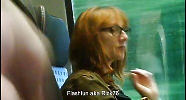 Djevojke povlače Sise s uskim xxx domaci filmovi užadima za brutalne BDSM igre