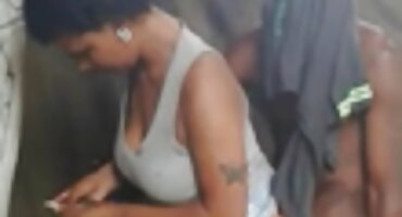 Požudan brat uspio je uvjeriti vruću domaci xxx filmovi sestru da se teško zajebava