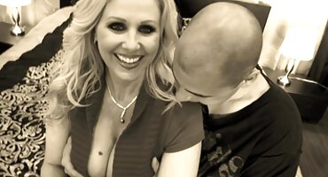 Muž je stavio zrelu ženu raka za Amatersko snimanje srpski domaci porno jebeni