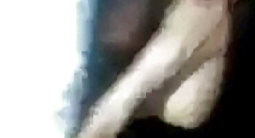 On se pokušava opustiti od naloga porno domaci film agenta i ševe s njim