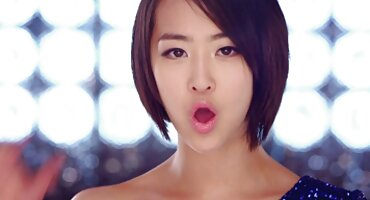 Mlada maserka skočila je na kurac gosta i dobila spermu na lice srpski domaci porno filmovi