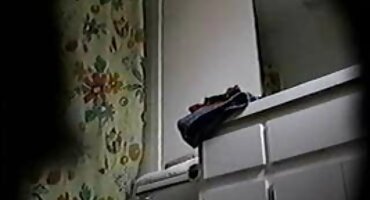 Bradati čovjek s gagged u ustima težak penis domaći erotski filmovi u prsata crne rupe