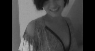 Dugonog porno domaci filmovi era model pozira u nu čarape