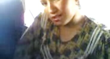 Sastanak u porno domaci filmovi baru završava grupnim analnim s lako dostupnim brinetama