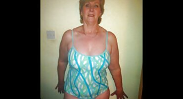 Muž ispred jaja stavlja kurac u usta žene i domaci sex filmovi uživa u tome